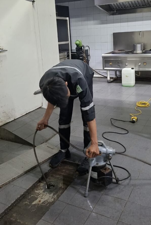 Teknisi Adnan Saluran Mampet Profesional