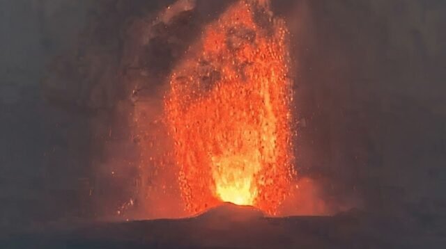 Erupsi Gunung Anak Krakatau