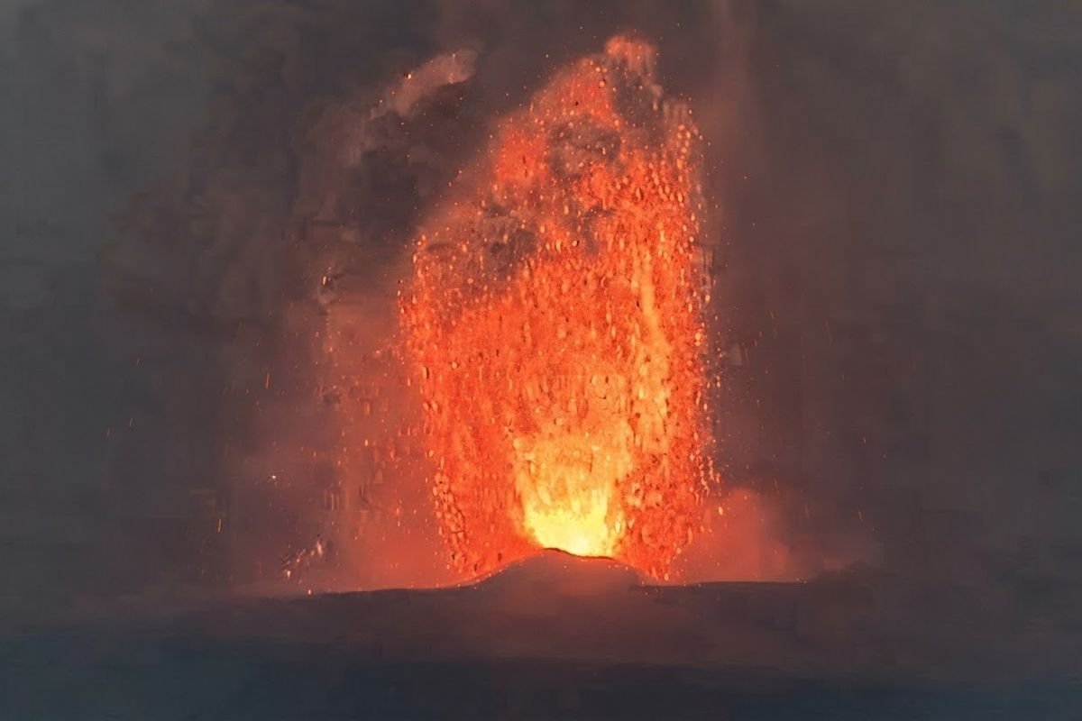 Erupsi Gunung Anak Krakatau
